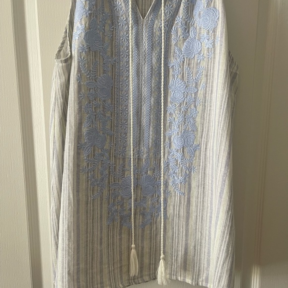 BOUTIQUE SHIRT! - Picture 3 of 3